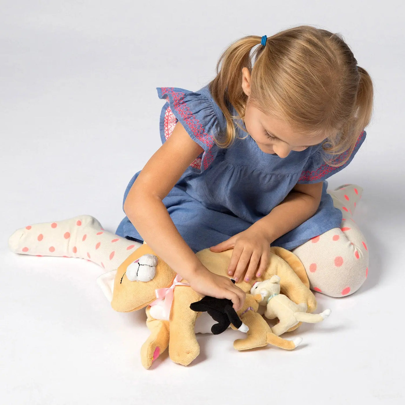 Manhattan Toy Nursing Nina Cat & Kittens 10" – Nurturing Play Cat Family Plush Set