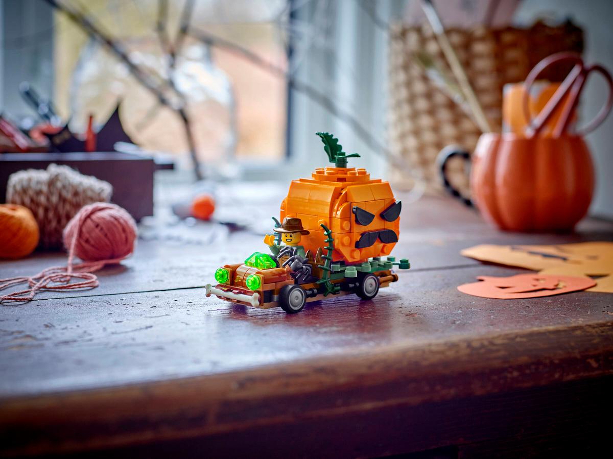 LEGO Seasons and Occasions Jack-O'-Lantern Pickup Truck (40822) | Seasons and Occasions Building Set for Ages 6+