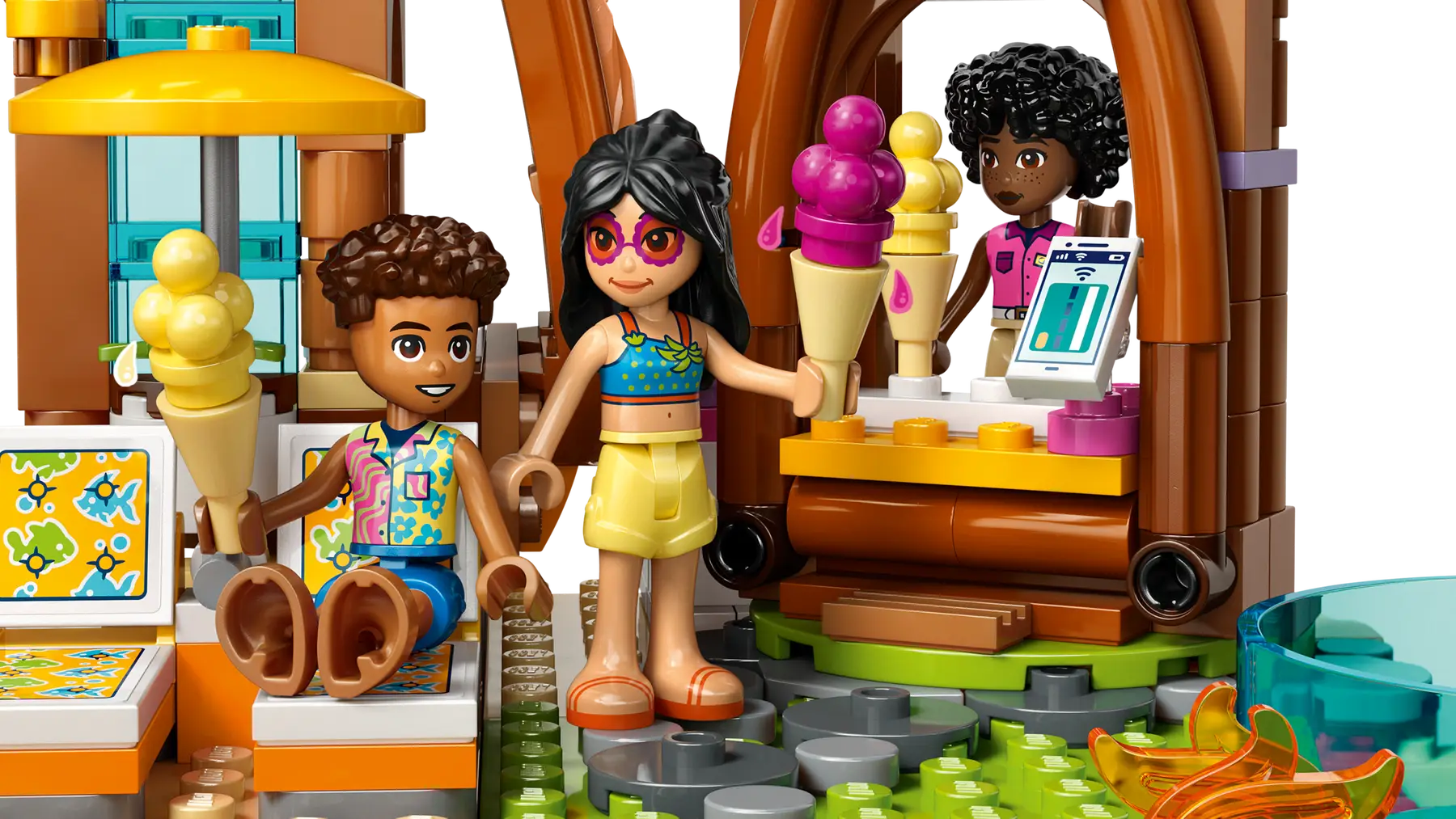 Lego Family Vacation Beach Resort (42673)