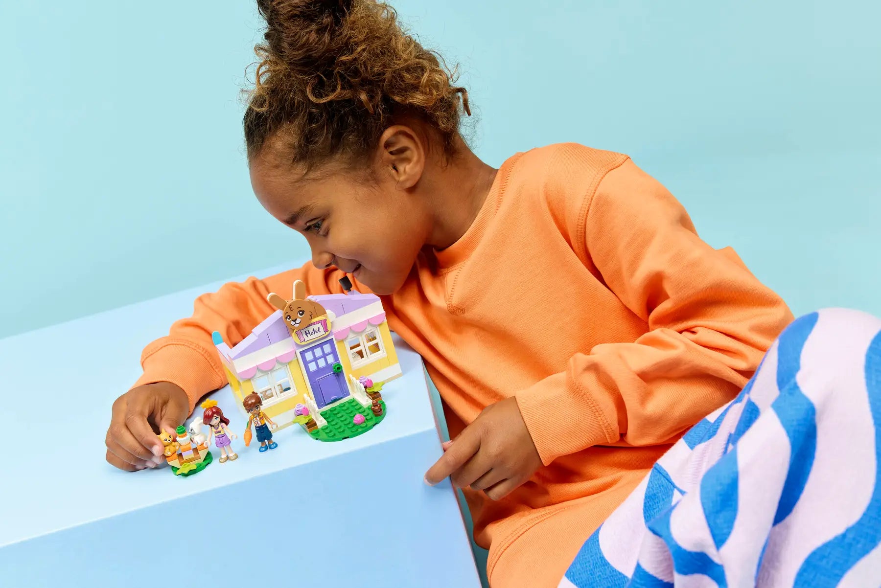 Lego Heartlake City Bunny Hotel  (42679)