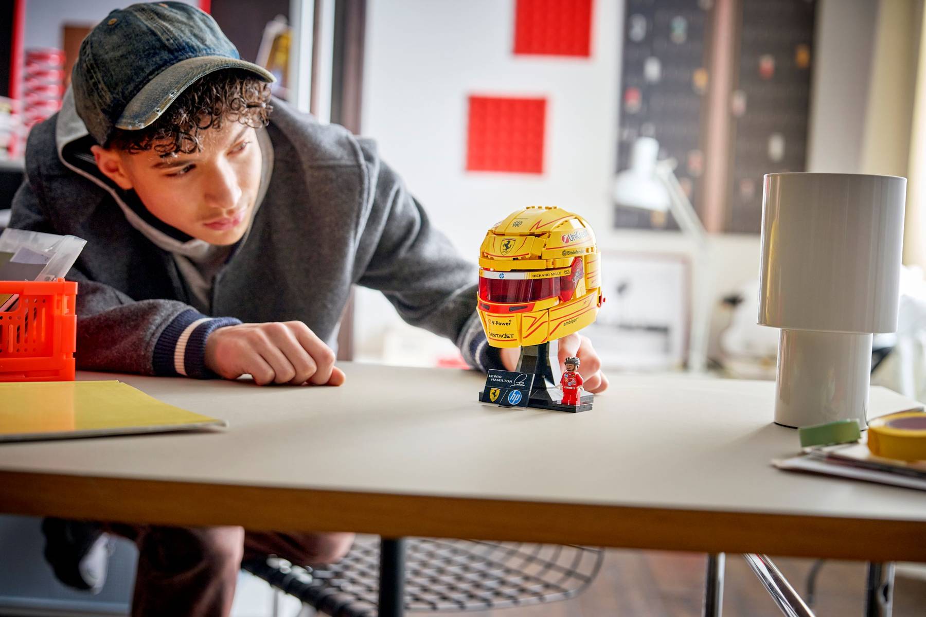 LEGO Editions Scuderia Ferrari HP Lewis Hamilton Helmet [43022]