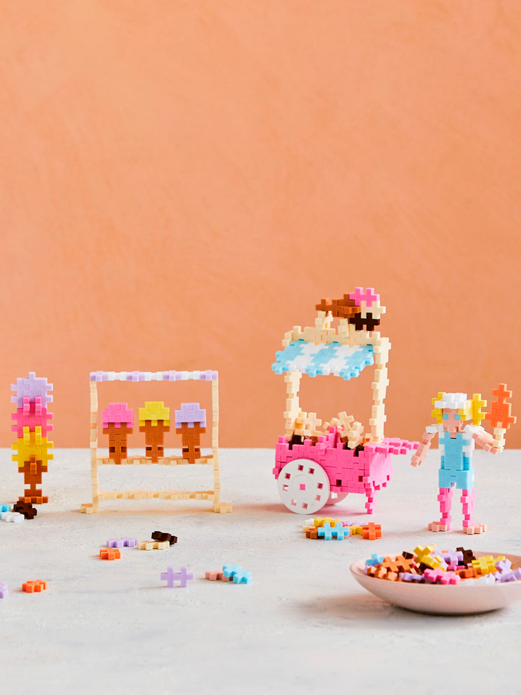Plus Plus Learn to Build Ice Cream Shop – 275-Piece Creative Building Set with Idea Guidebook (Ages 5+)