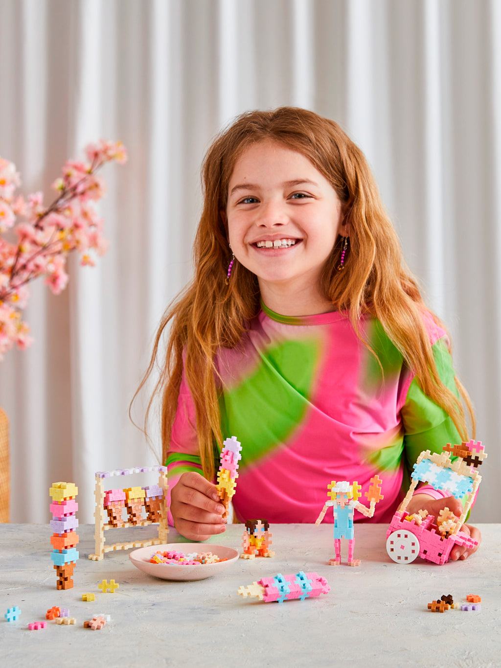 Plus Plus Learn to Build Ice Cream Shop – 275-Piece Creative Building Set with Idea Guidebook (Ages 5+)