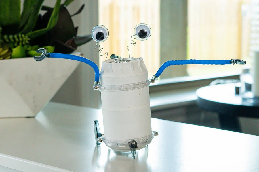 4M Tin Can Robot