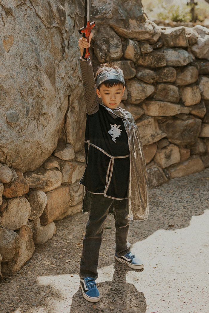 Great Pretenders Silver Knight Costume Set – Tunic, Cape & Crown Size 3-4 (Ages 3+)