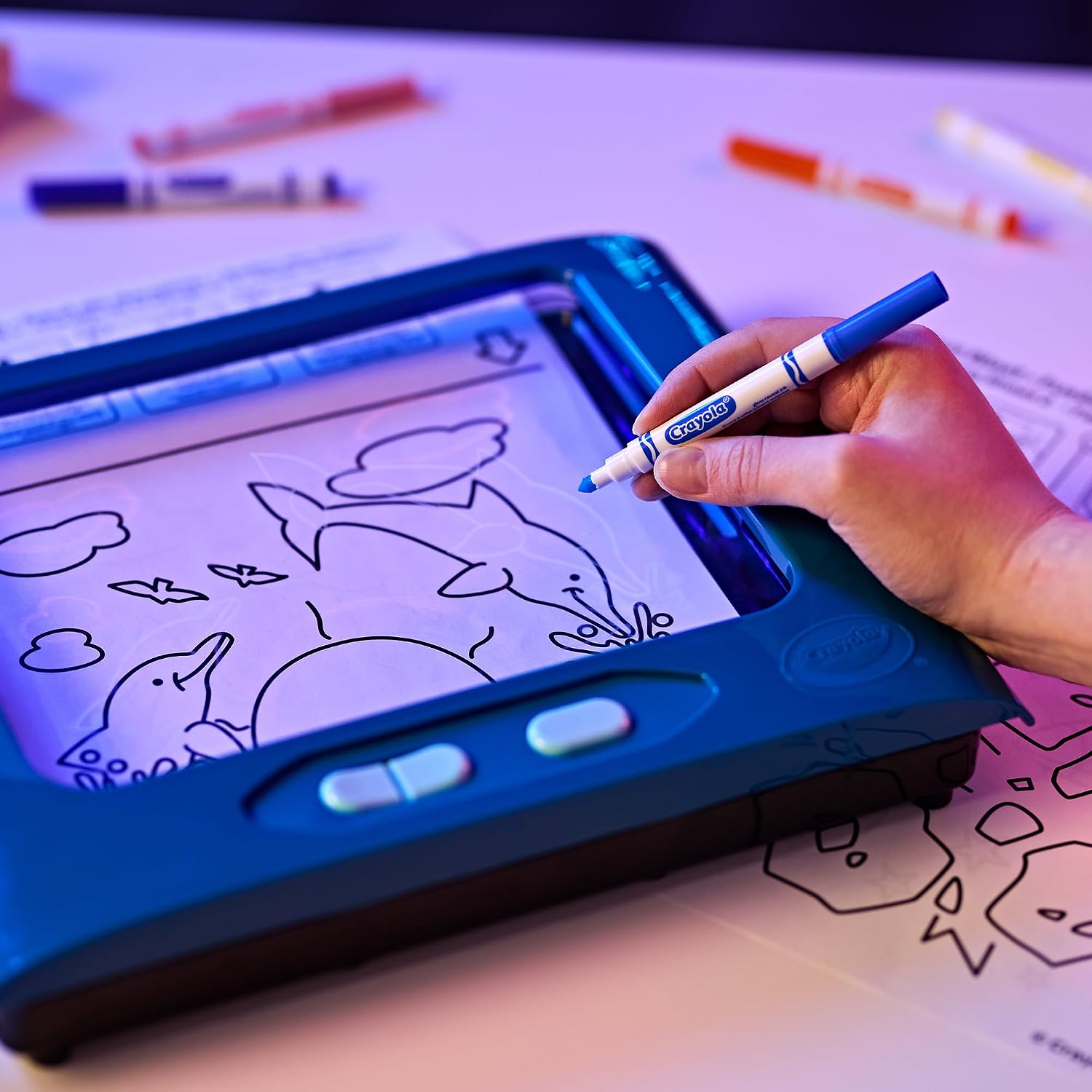 Crayola Animated Glow Board – Light-Up Drawing Tablet with Colour-Changing Art Display (Ages 6+)