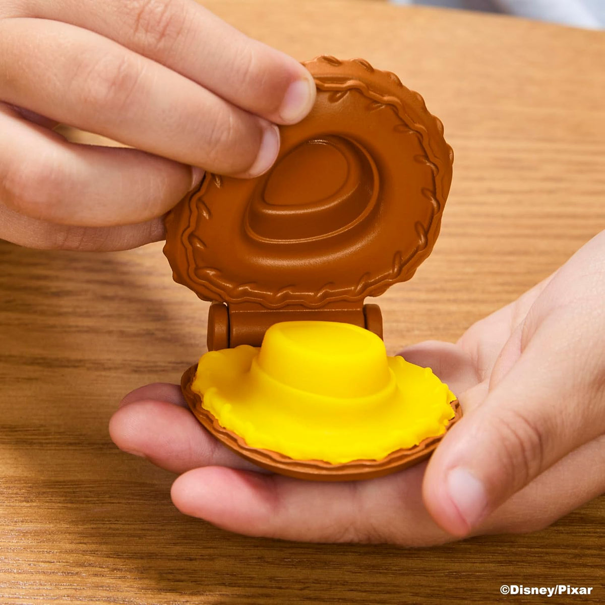 Play-Doh Toy Story Space Creations Set – Rocket Ship with Woody, Buzz & Space Moulds (Ages 3+)