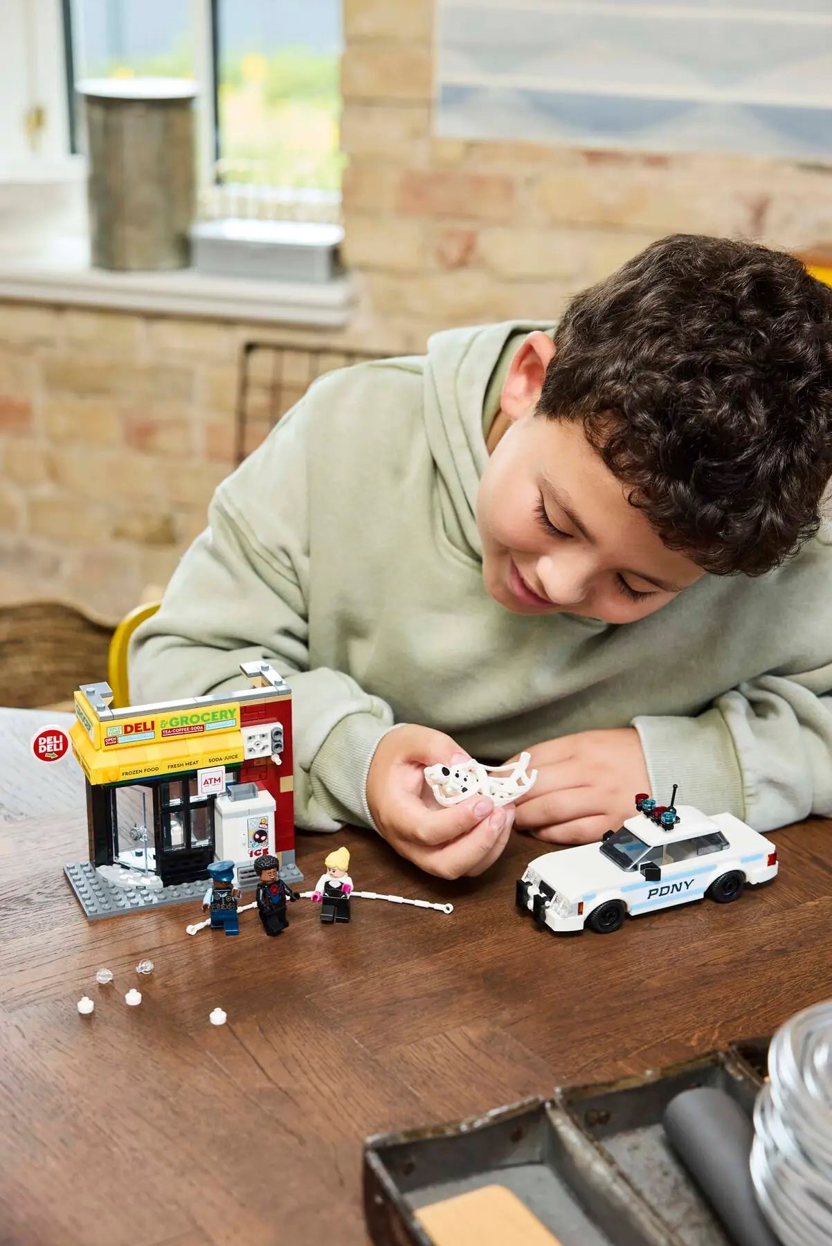 Lego Spider-Verse: Miles Morales..  (76311)