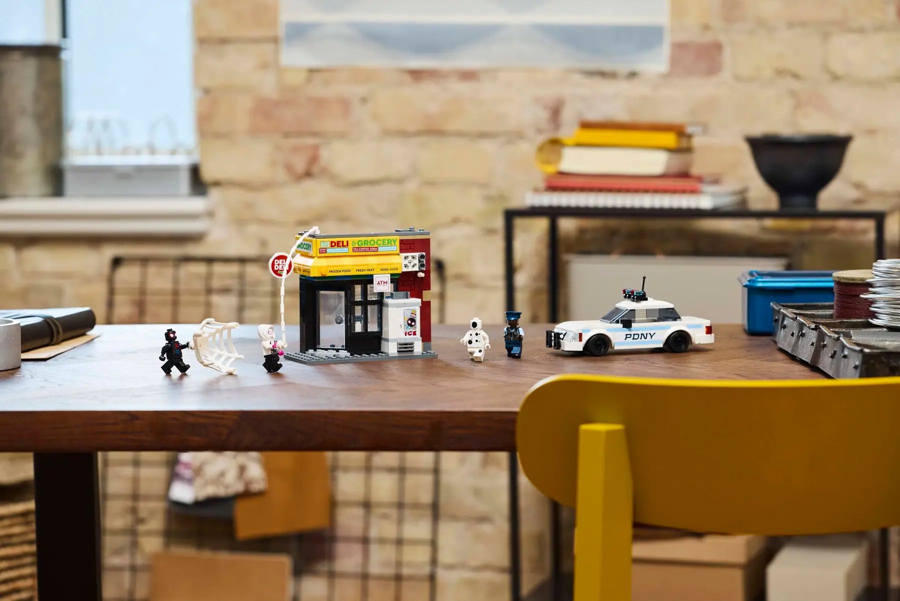 Lego Spider-Verse: Miles Morales..  (76311)