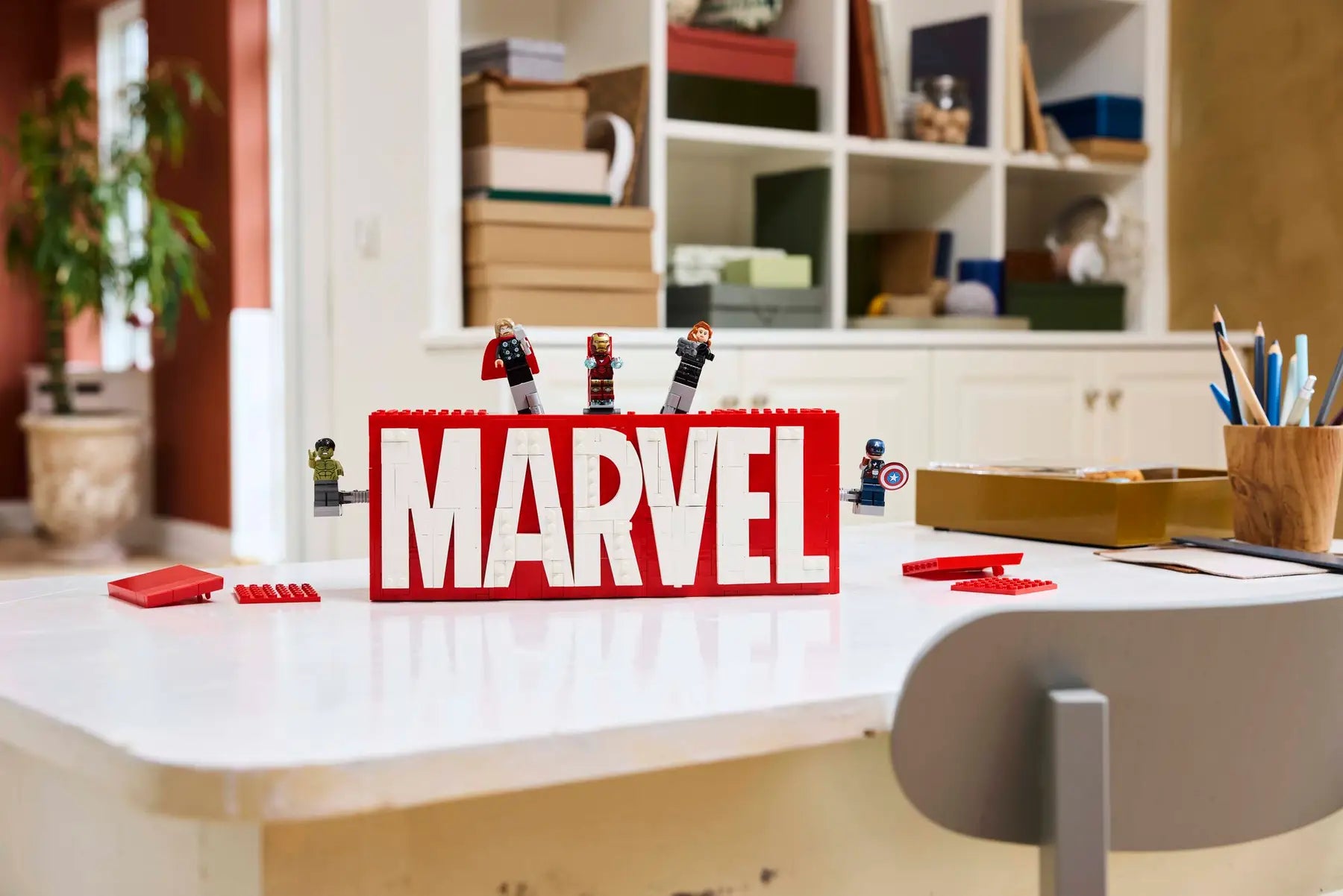 Lego MARVEL Logo & Minifigures (76313)