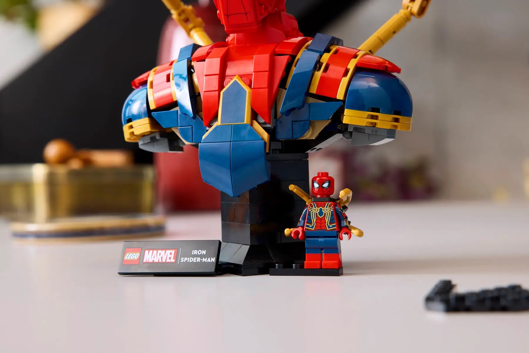 Lego Iron Spider-Man Bust (76326)
