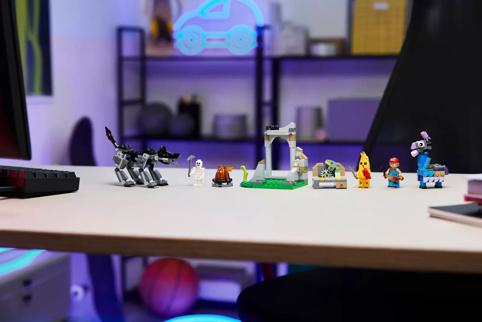 Lego Peely & Sparkplug's Camp  (77075)