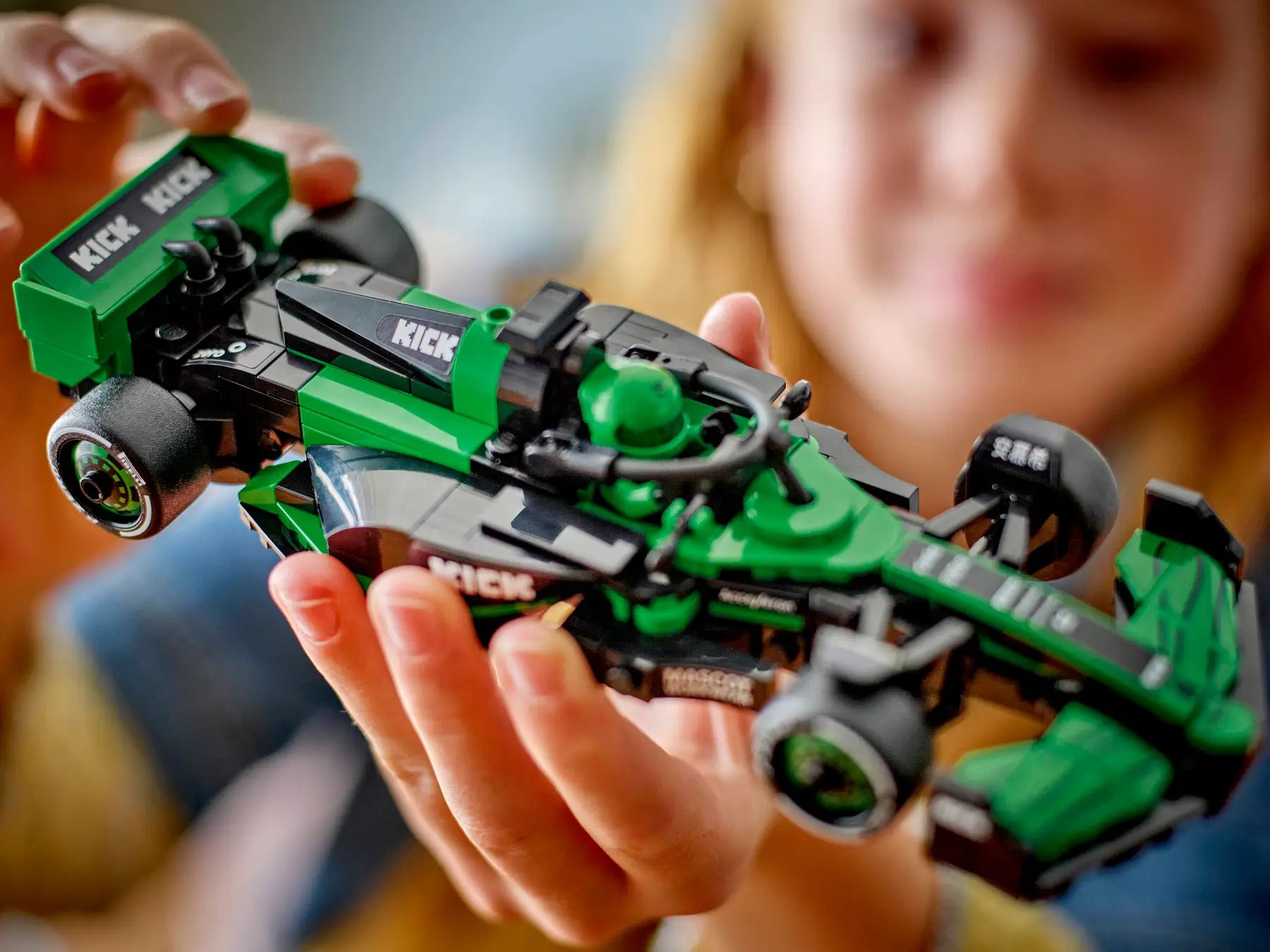 Lego KICK Sauber F1® Team C44 Race Car (77247)