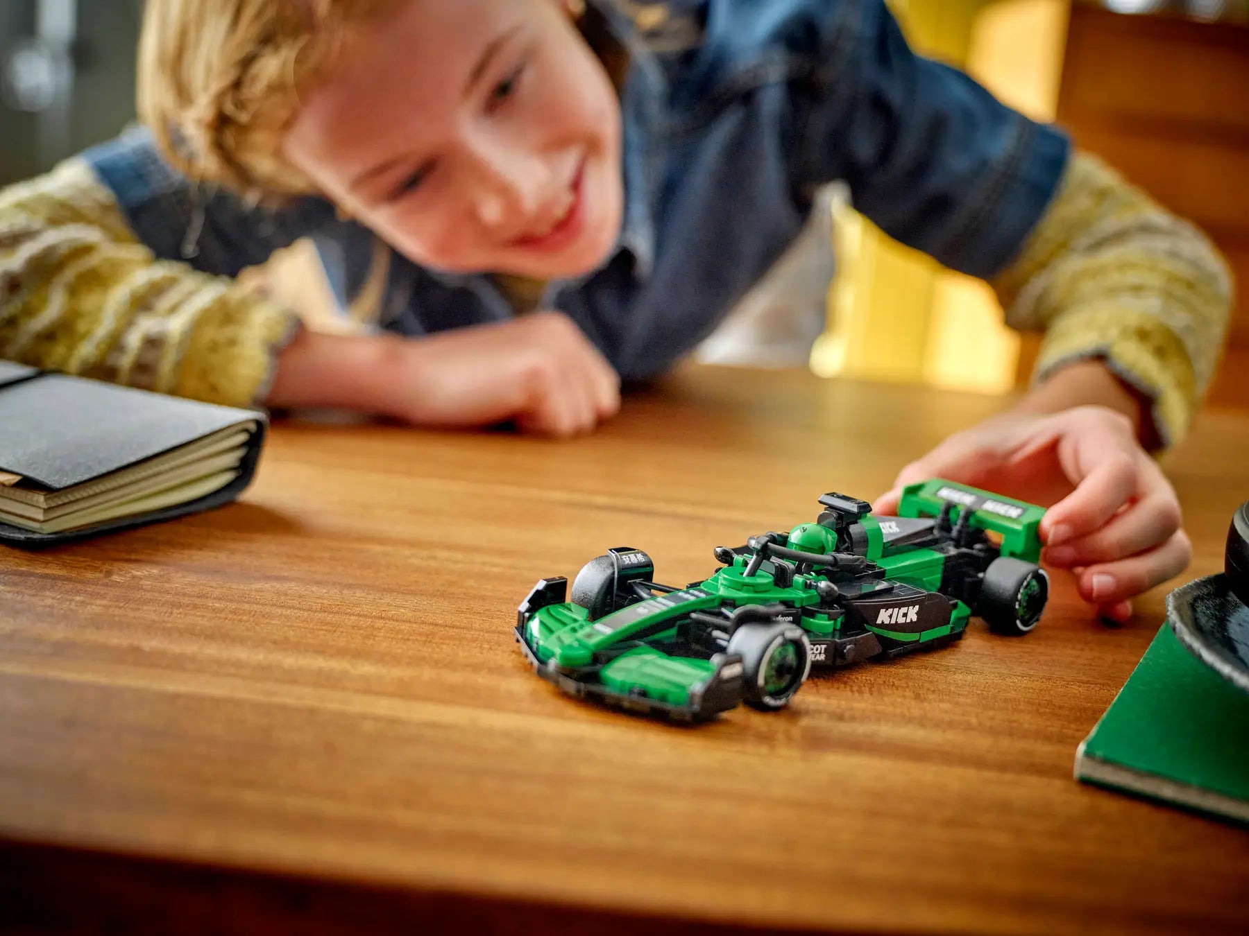 Lego KICK Sauber F1® Team C44 Race Car (77247)