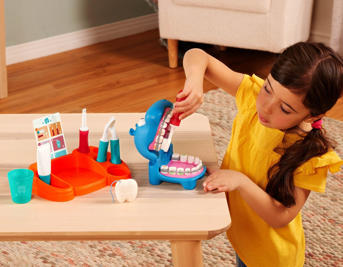 Battat Hippodontist Dentist Play Set – 15-Piece Colour-Changing Hippo with Water Flosser & Removable Braces (Ages 3+)
