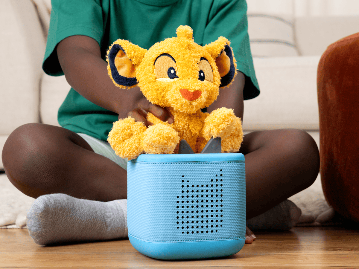 Tonies Cuddle Tonie Simba (Lion King) – Screen-Free Audio Plush with Disney Stories & Songs (Ages 1+)