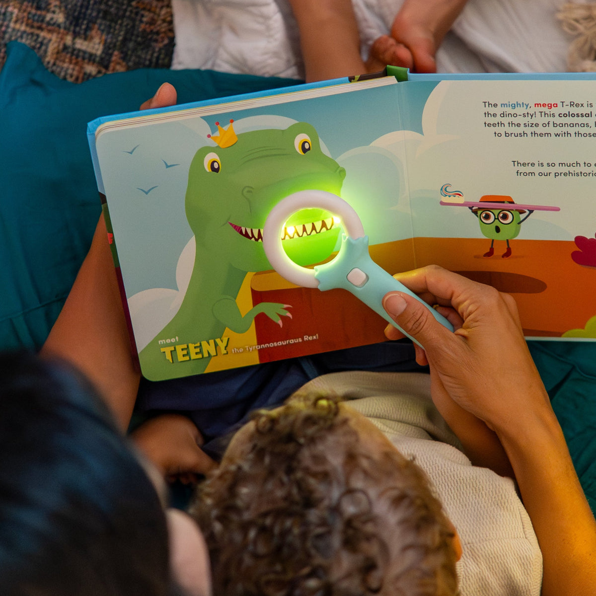 Glo Pals Light-Up Library - Pippa's Prehistoric Pals