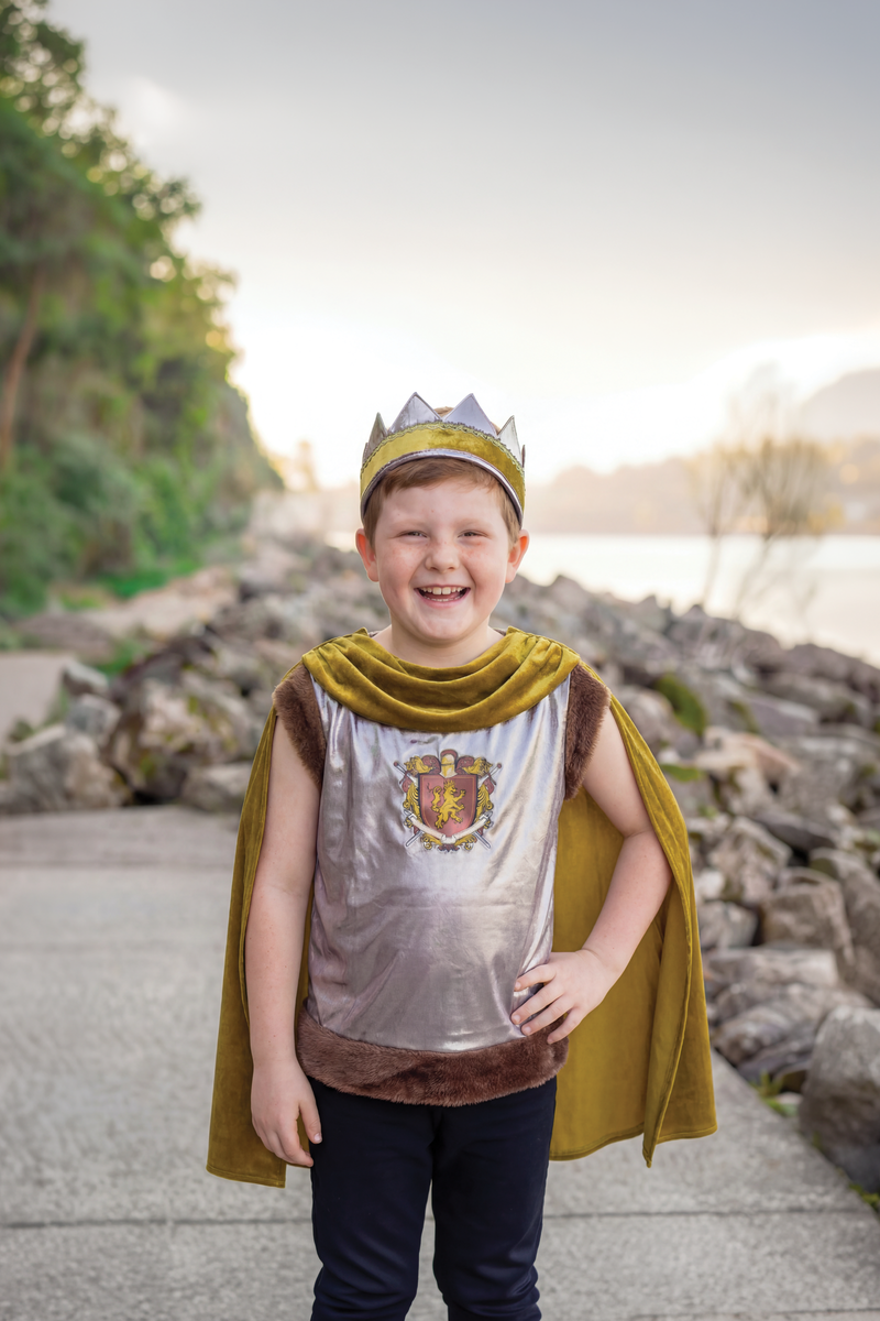 Great Pretenders Sir Wolfheart Knight Costume Set – Tunic, Cape & Crown Size 9-10 (Ages 9+)