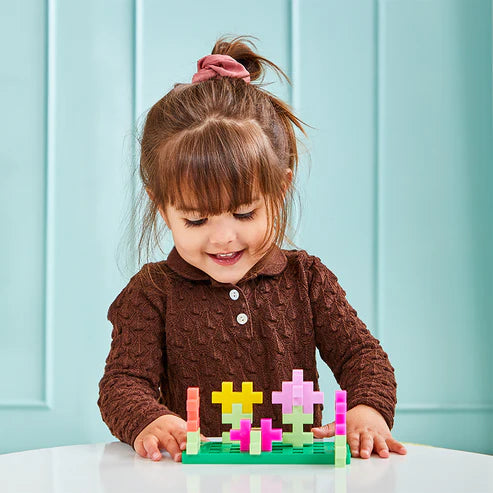 Plus Plus BIG Activity Flowers Set – 40 Large Building Pieces with Baseplate & Activity Booklet (Ages 2+)