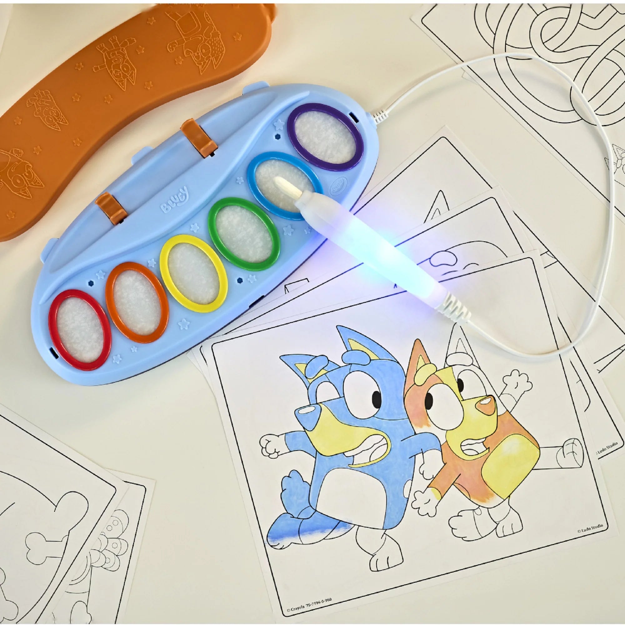 Crayola Color Wonder Bluey Magic Light Brush