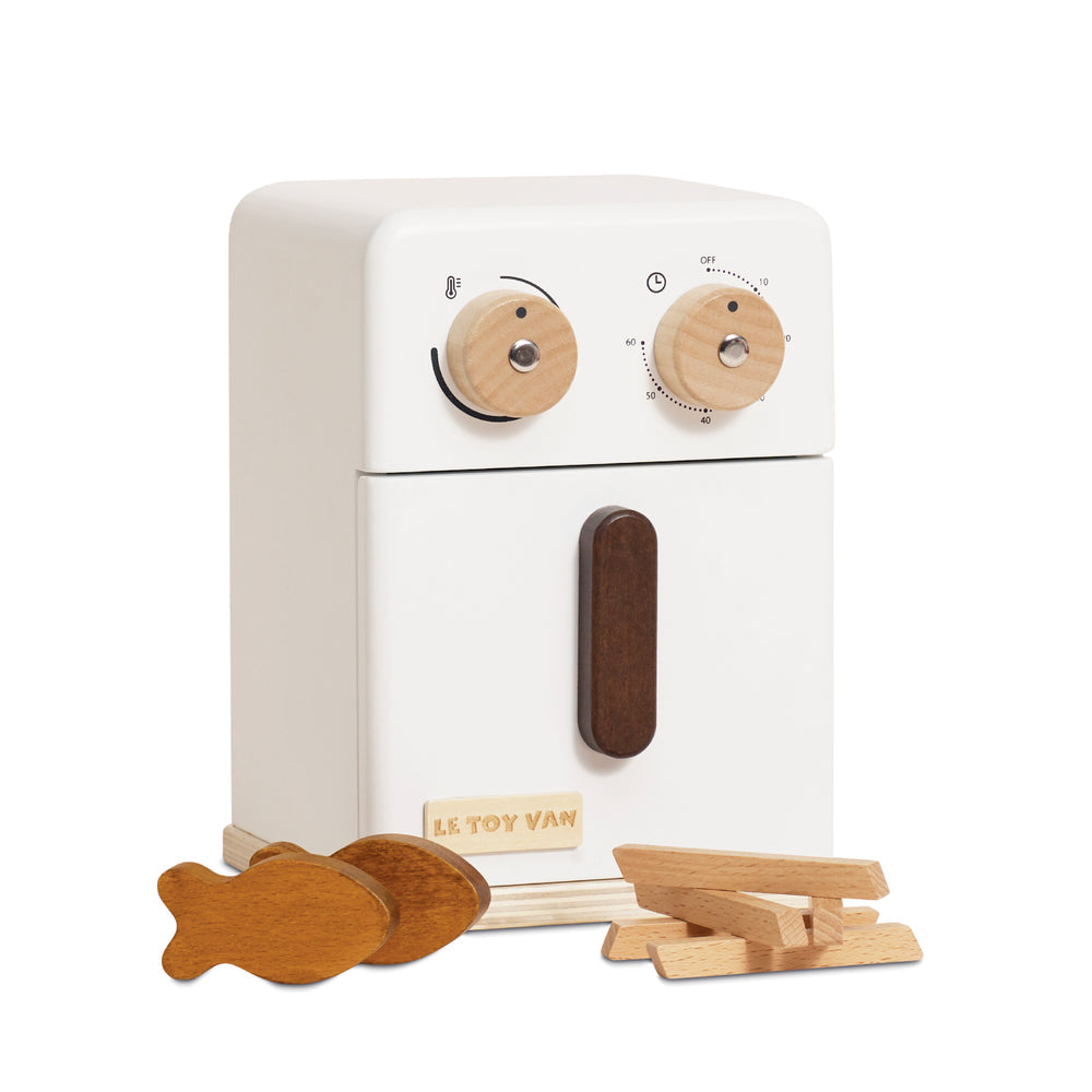 Le Toy Van Wooden Air Fryer Set – FSC-Certified Play Appliance with Drawer, Dials & Fish & Chip Accessories (Ages 3+)