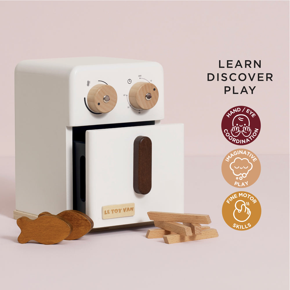 Le Toy Van Wooden Air Fryer Set – FSC-Certified Play Appliance with Drawer, Dials & Fish & Chip Accessories (Ages 3+)