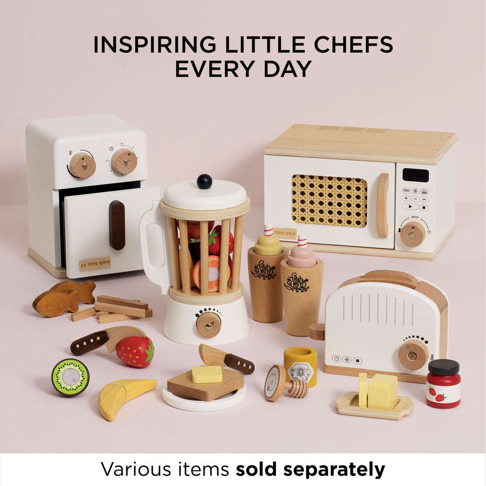 Le Toy Van Wooden Air Fryer Set – FSC-Certified Play Appliance with Drawer, Dials & Fish & Chip Accessories (Ages 3+)