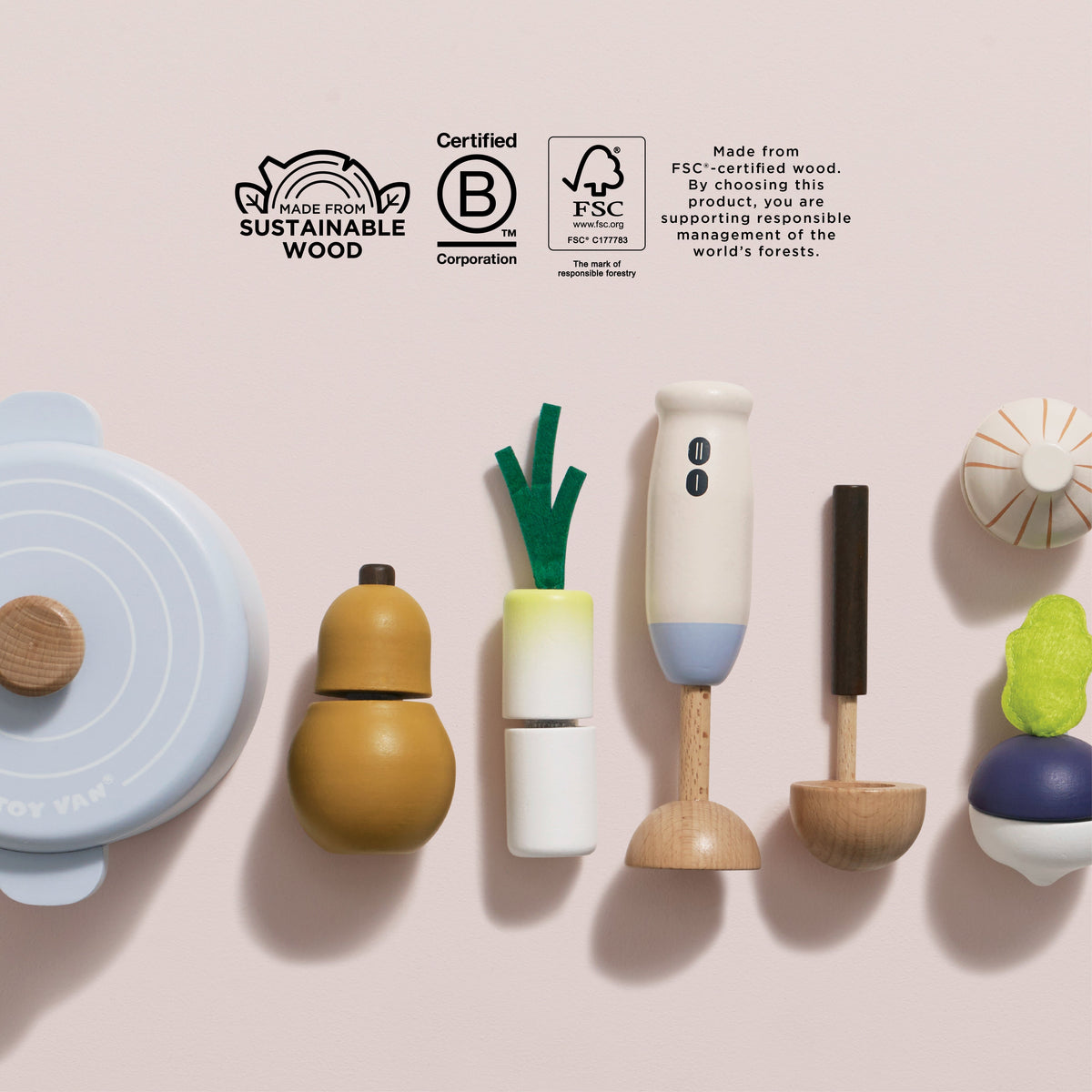 Le Toy Van Wooden Soup & Utensil Set – FSC-Certified Play Food with Pot, Ladle & Vegetables (Ages 3+)