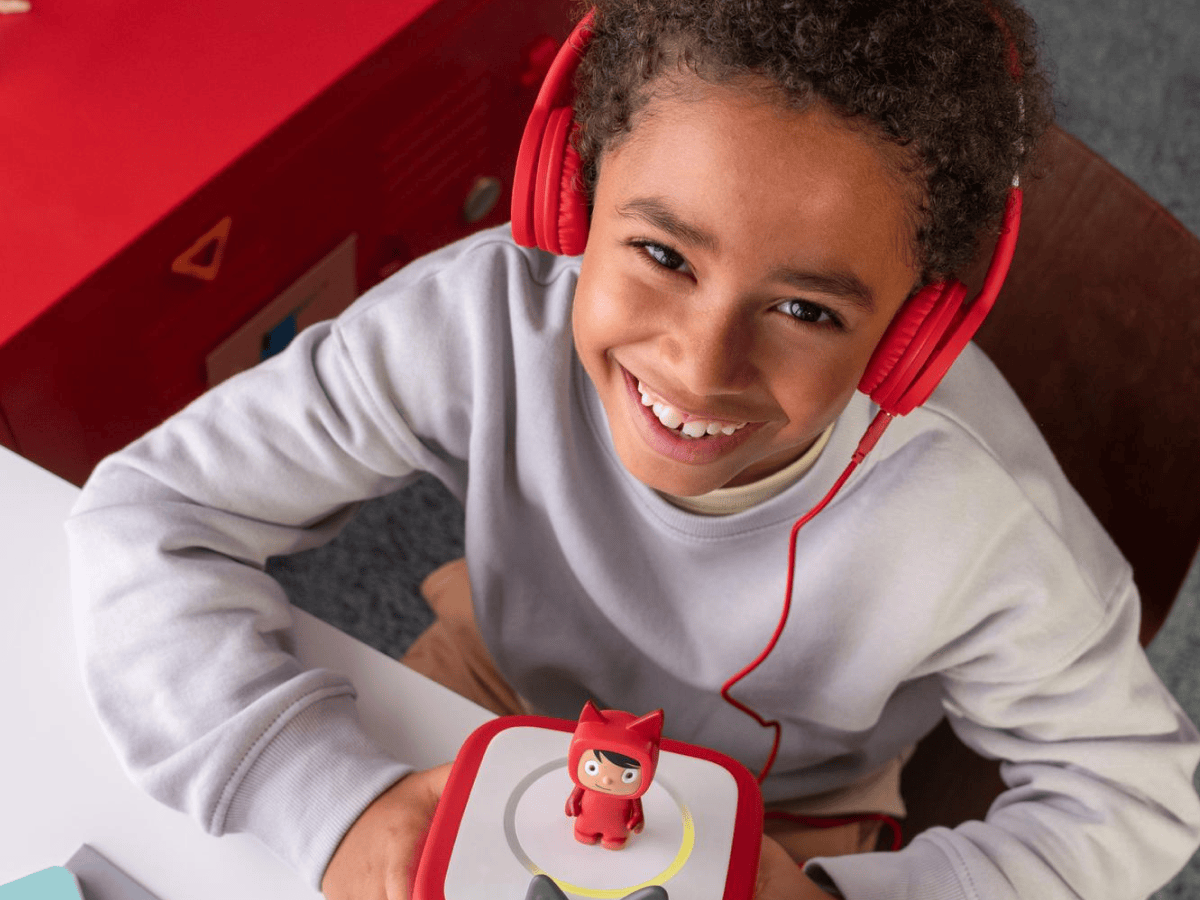Tonies Toniebox 2 Wired Headphones Sunset Red – Volume-Limiting Kids Headphones for Toniebox 2 (Ages 1+)