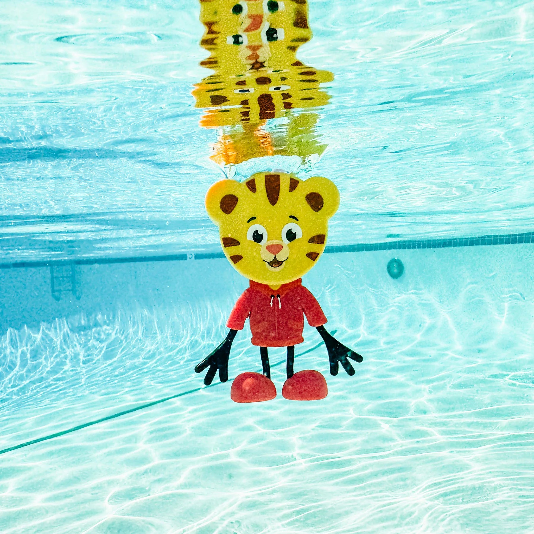 Glo Pals Water Activated Bath Toy - Daniel Tiger