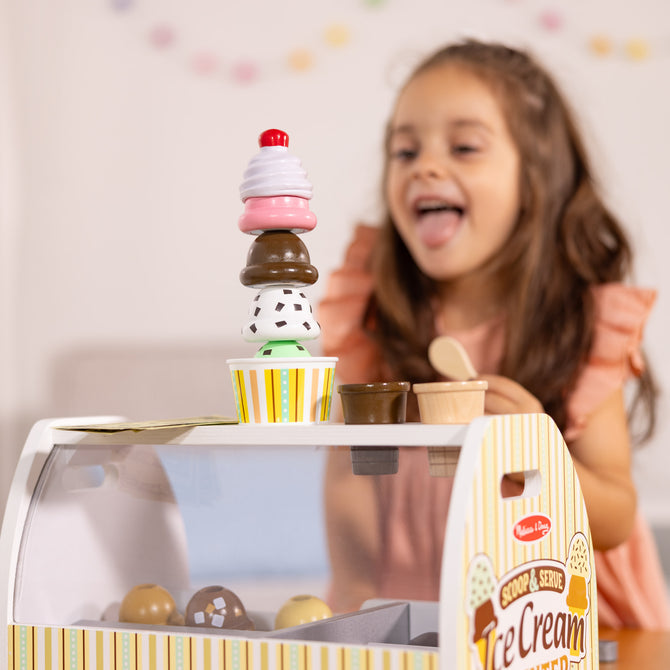 Melissa & Doug Scoop & Serve Ice Cream Counter