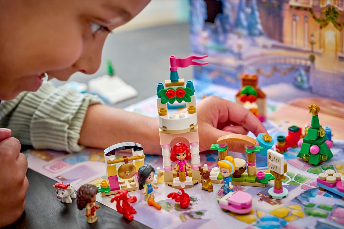 LEGO Disney Princess 2026 Advent Calendar – 24-Day Holiday Countdown (Ages 6+, 479 Pieces) (43298)