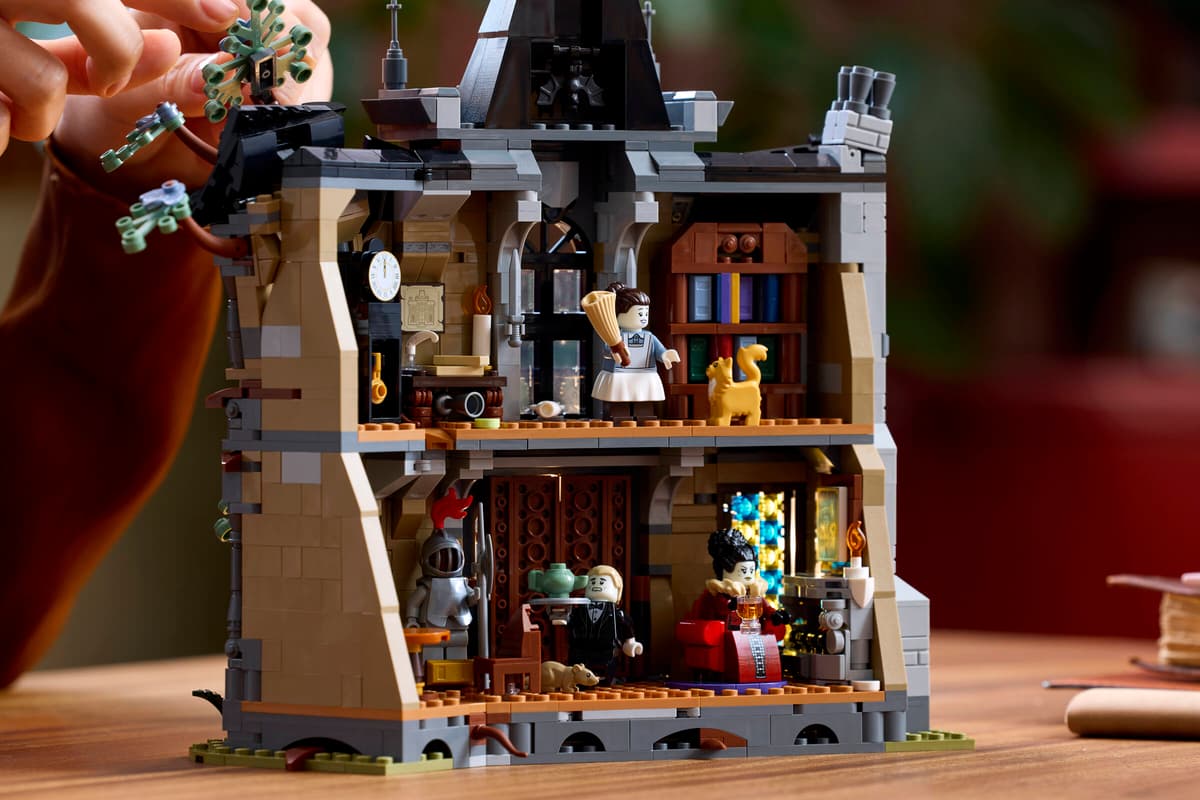 LEGO Icons Mayor Manor – Midnight Valley Collection Haunted Mansion Building Set for Adults 18+ (1,420 Pieces) (11383)