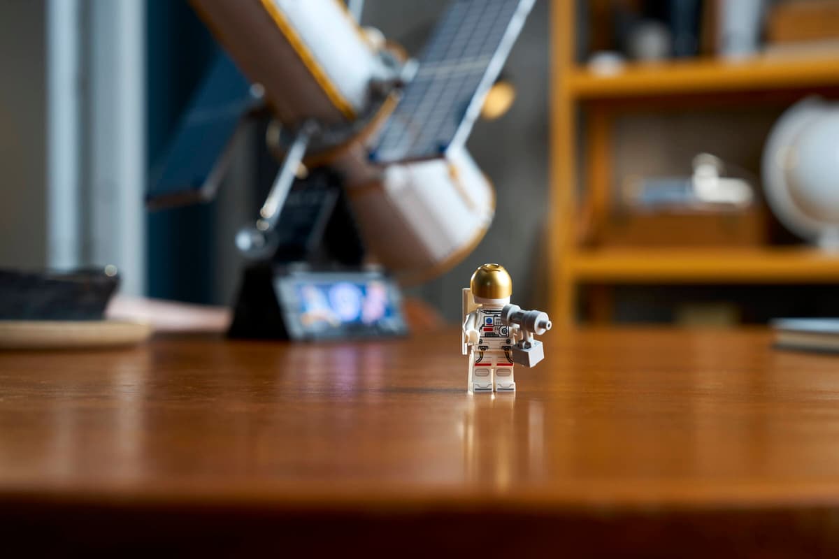 LEGO Icons Hubble Space Telescope – 1,252-Piece NASA Space Observatory Display Model (Ages 18+) [11382]