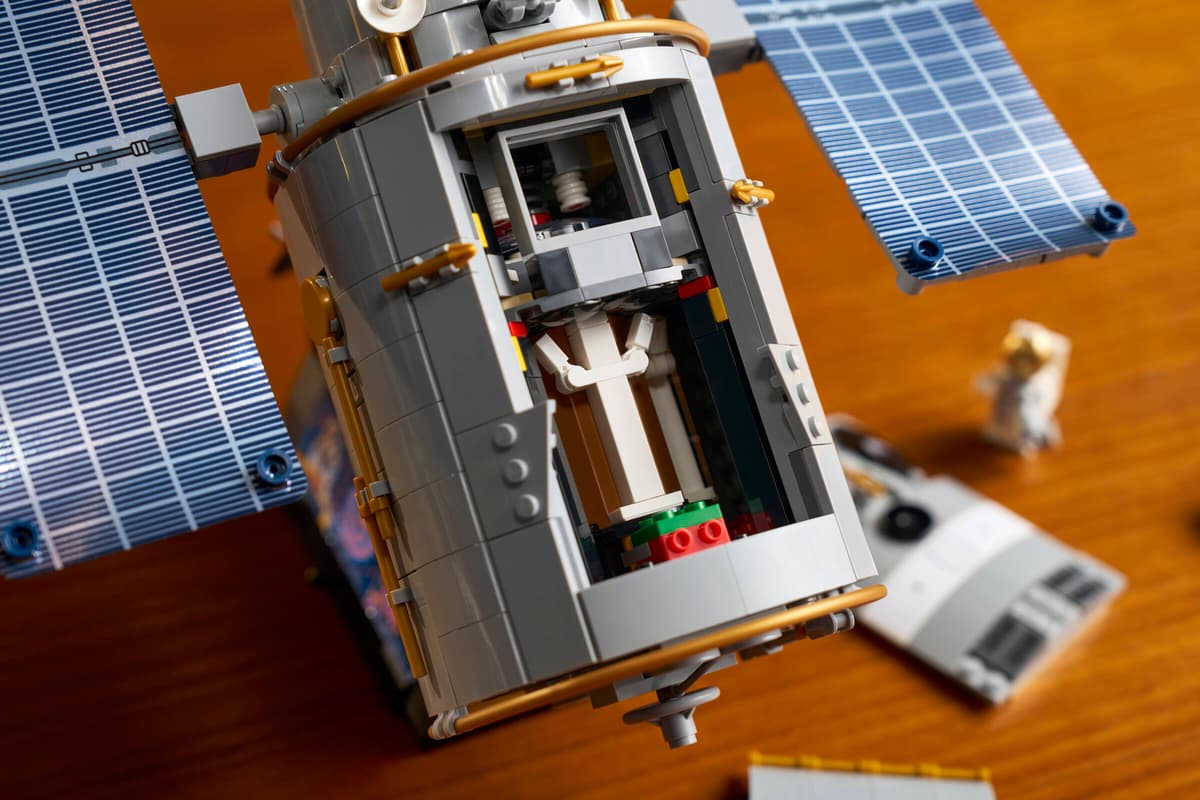 LEGO Icons Hubble Space Telescope – 1,252-Piece NASA Space Observatory Display Model (Ages 18+) [11382]
