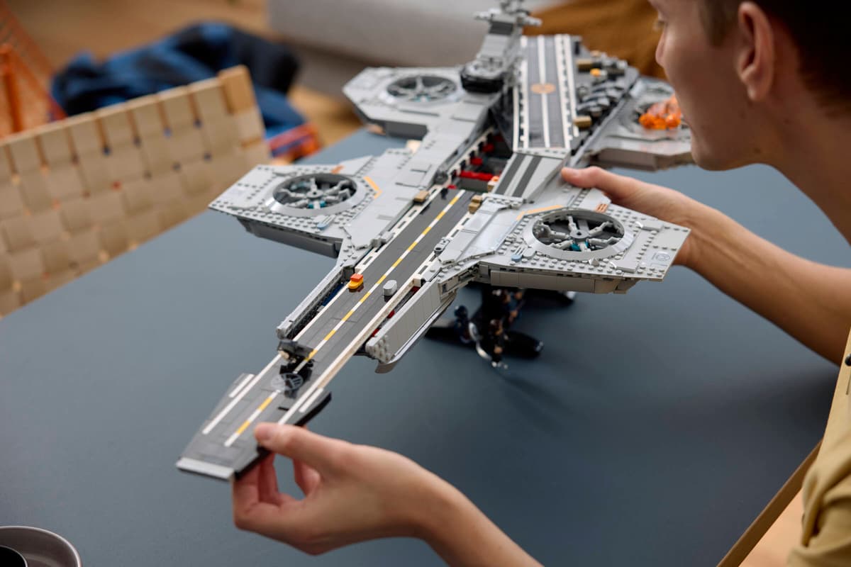 LEGO Marvel S.H.I.E.L.D. Helicarrier (76354) – Ultimate Premium Collector Display Set