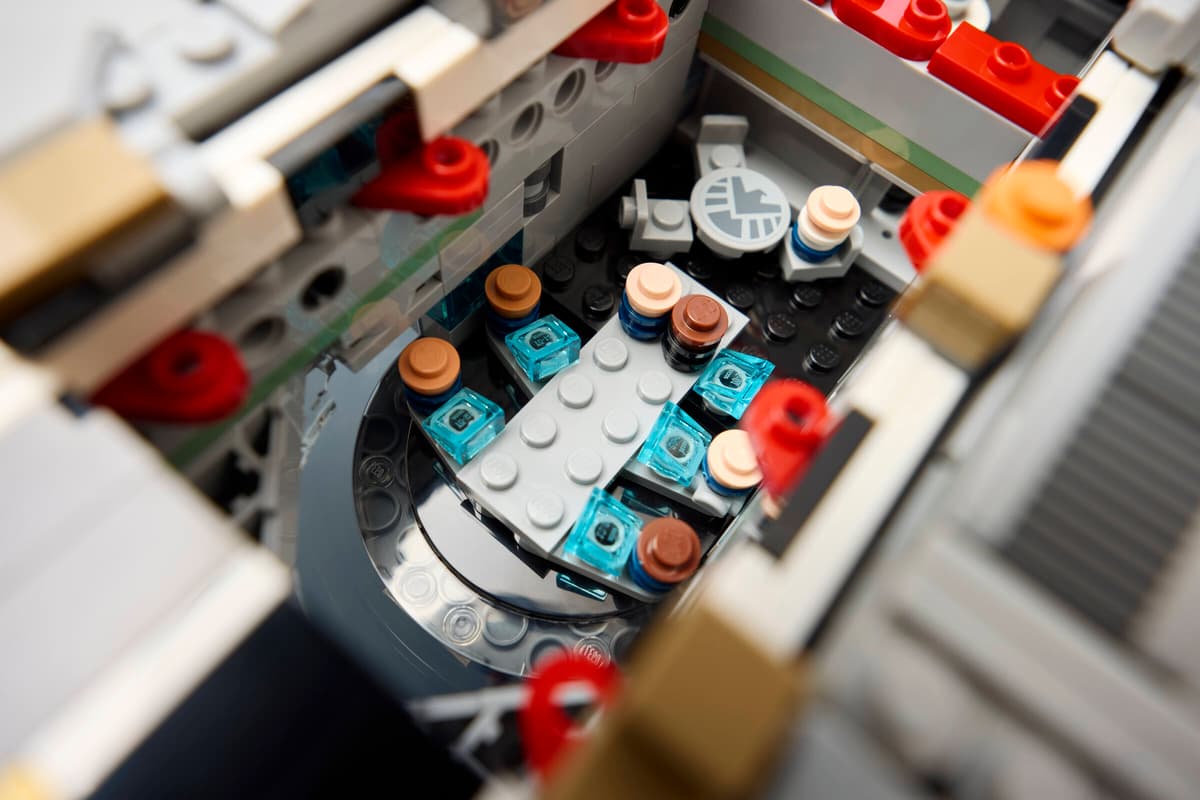 LEGO Marvel S.H.I.E.L.D. Helicarrier (76354) – Ultimate Premium Collector Display Set