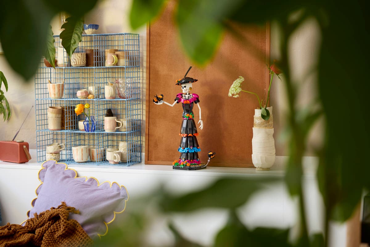 LEGO Ideas La Catrina – 1,212-Piece Day of the Dead Skeleton Figurine with Marigolds & Monarch Butterfly (Ages 18+) [21372]