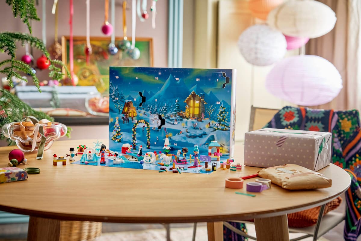 LEGO Friends 2026 Advent Calendar – 24-Day Holiday Countdown Building Set (Ages 6+, 336 Pieces) (42698)