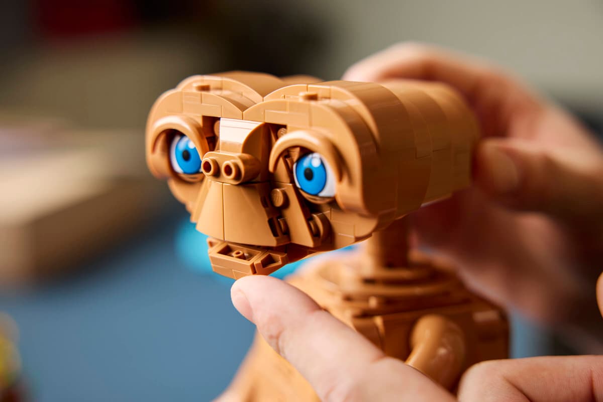 LEGO Ideas E.T. the Extra-Terrestrial – 1,226-Piece Poseable Figure of the Beloved Film Alien (Ages 18+) [21370]