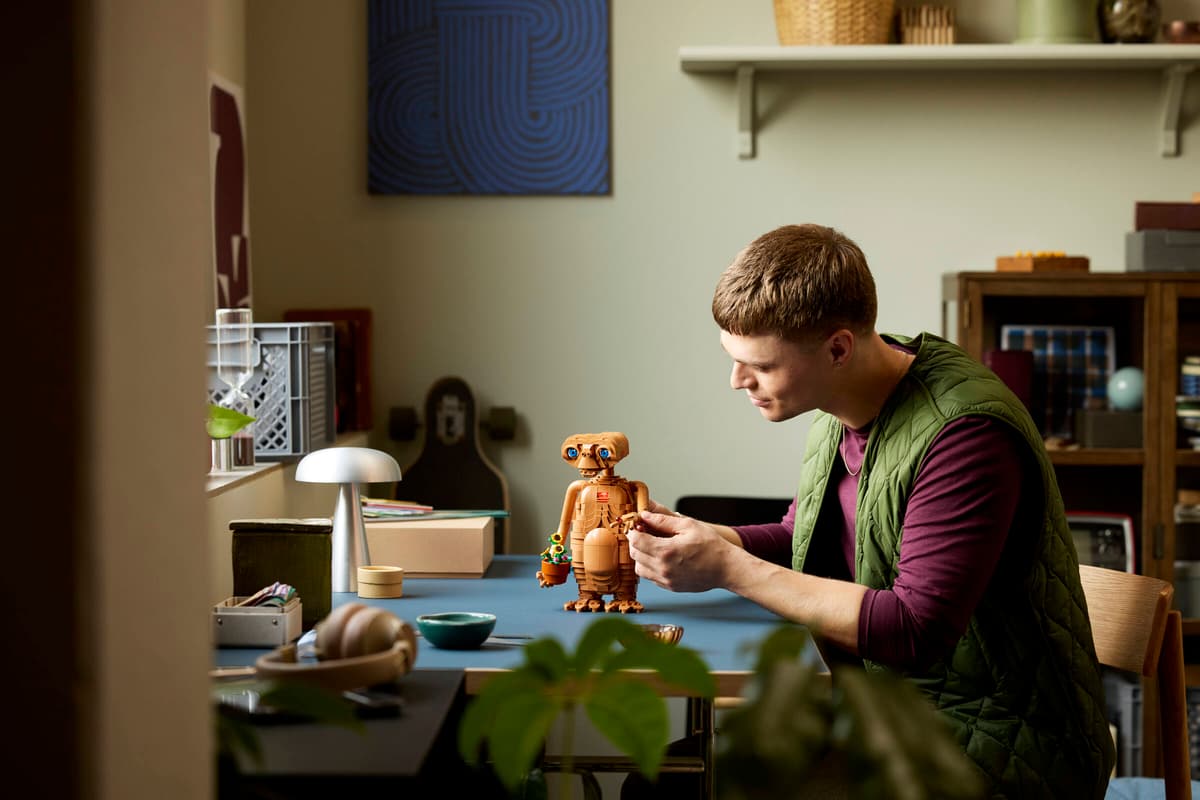 LEGO Ideas E.T. the Extra-Terrestrial – 1,226-Piece Poseable Figure of the Beloved Film Alien (Ages 18+) [21370]