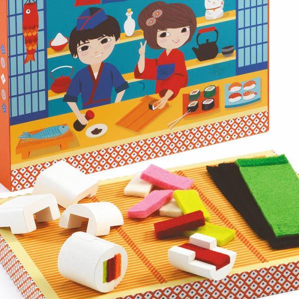 Djeco Aki et Maki Sushi Wooden Play Set – Pretend Play Sushi Box with Menu Card (Ages 3+)
